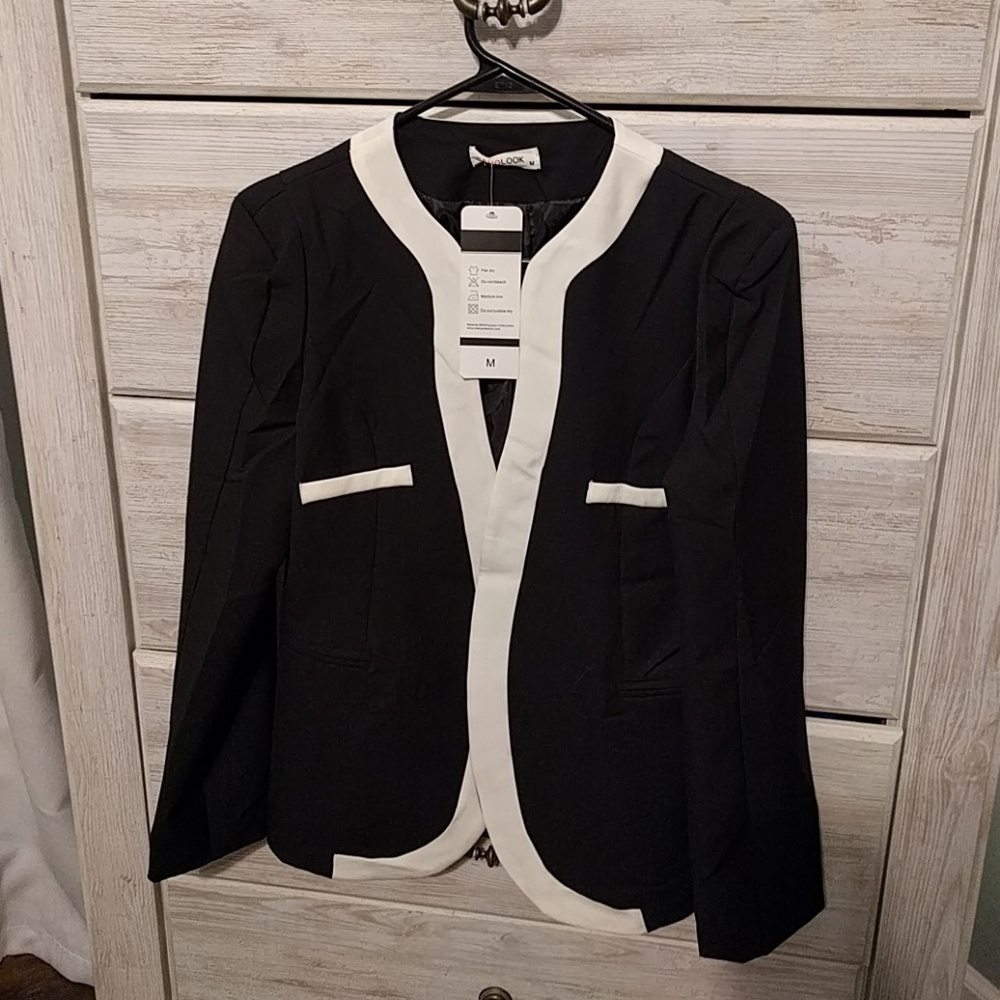 Black blazer with off-white detailing